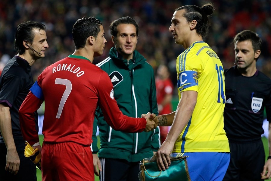 Ronaldo ghi hat-trick kinh điển hủy diệt đội bóng của Ibrahimovic - Bóng Đá