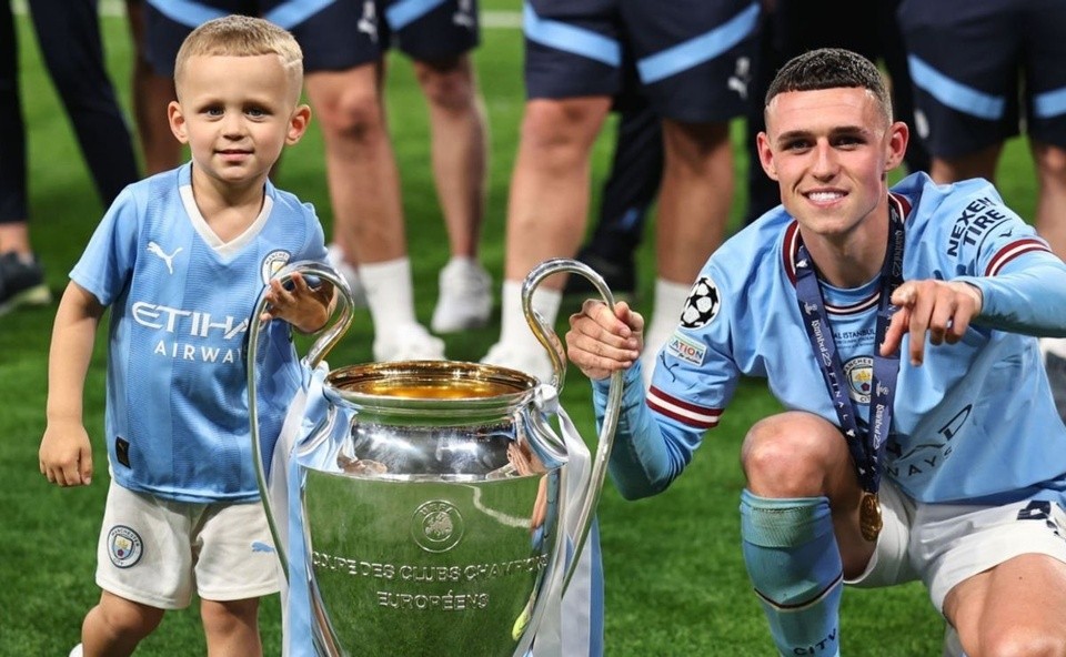 Con trai Phil Foden thành hiện tượng mạng - Bóng Đá