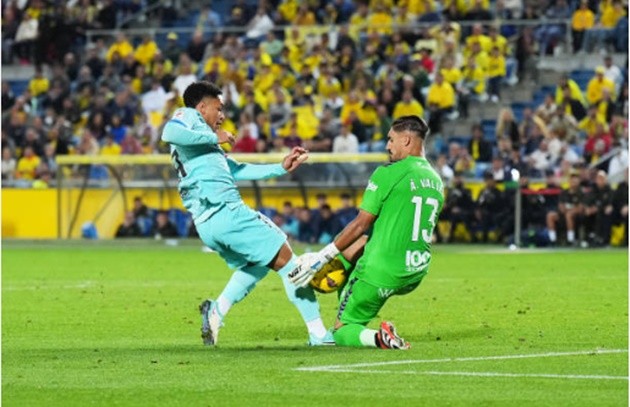 Vitor Roque makes debut as Barcelona make winning start to 2024 with late Las Palmas victory - Bóng Đá