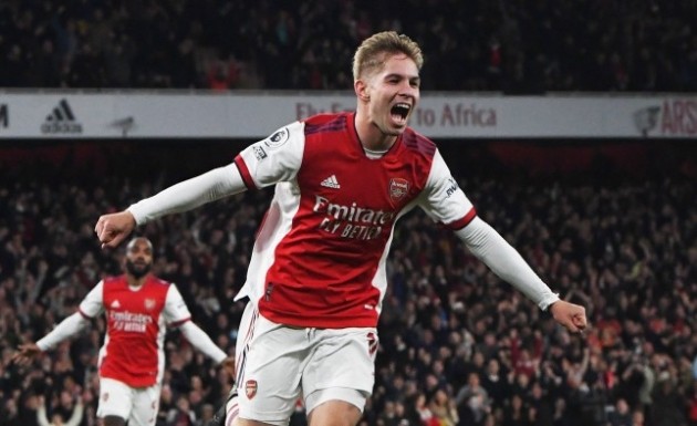 Gary Neville claims Arsenal midfielder Emile Smith Rowe is ‘more clinical’ than Cristiano Ronaldo at the same age - Bóng Đá