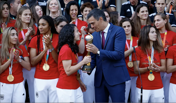 Thủ tướng Tây Ban Nha lên tiếng, Rubiales khó giữ ghế chủ tịch liên đoàn bóng đá - Bóng Đá