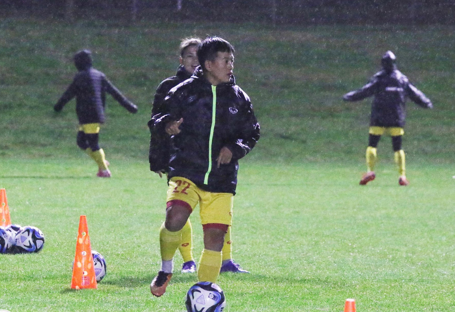 Tuyển nữ Việt Nam khẩn trương tập luyện chuẩn bị đấu Tây Ban Nha - Bóng Đá