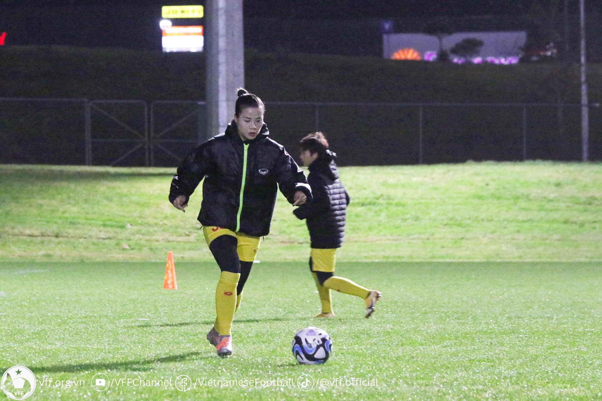 Tuyển nữ Việt Nam khẩn trương tập luyện chuẩn bị đấu Tây Ban Nha - Bóng Đá