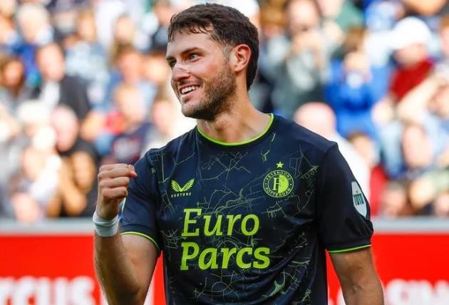 Legendary Feyenoord midfielder Willem van Hanegem believes striker Santiago Gimenez has the potential to play for either Manchester United or Real Madrid - Bóng Đá