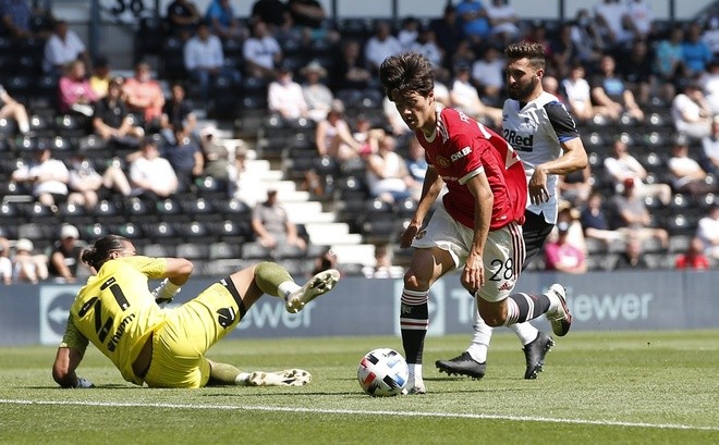 Ole Gunnar Solskjaer signing desperate to leave without playing a game for Man Utd - Bóng Đá