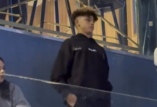 Cristiano Ronaldo Jnr watches Real Madrid thrash Barcelona - Bóng Đá