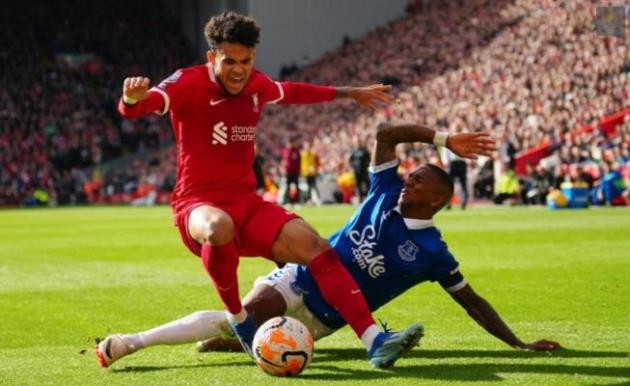 Ashley Young nhận thẻ đỏ, Liverpool đả bại Everton - Bóng Đá