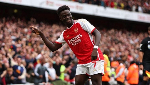 Sự sống nảy nở từ những quả phạt đền của Saka - Bóng Đá