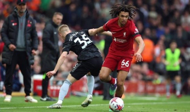 Oleksandr Zinchenko breaks down on Arsenal bench after being nutmegged by Trent Alexander-Arnold - Bóng Đá