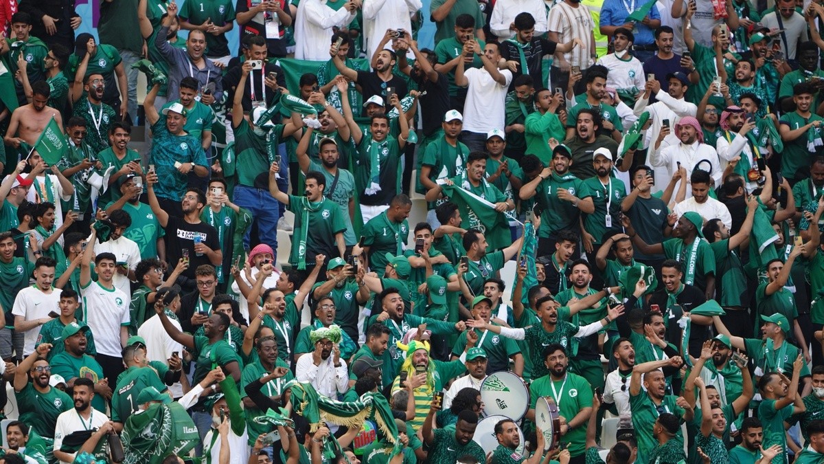 CĐV Saudi Arabia vỡ òa sau trận thắng Argentina - Bóng Đá