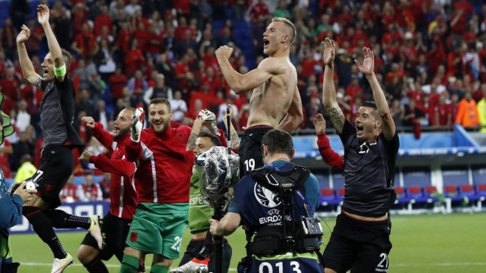 Nhược tiểu tạo bất ngờ lớn tại vòng loại EURO 2024 - Bóng Đá