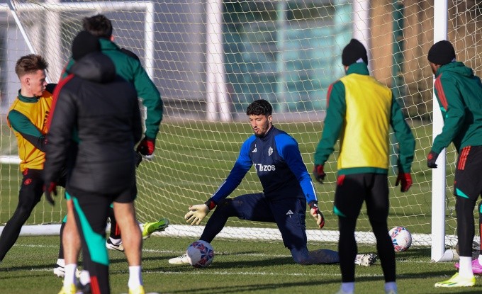 Tân binh cật lực trên sân tập Man Utd trước giờ ra mắt - Bóng Đá
