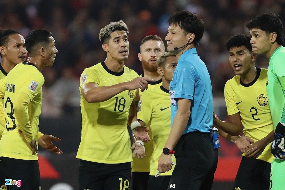 Báo Malaysia đổ lỗi cho trọng tài Nhật Bản về thất bại ở Mỹ Đình - Bóng Đá