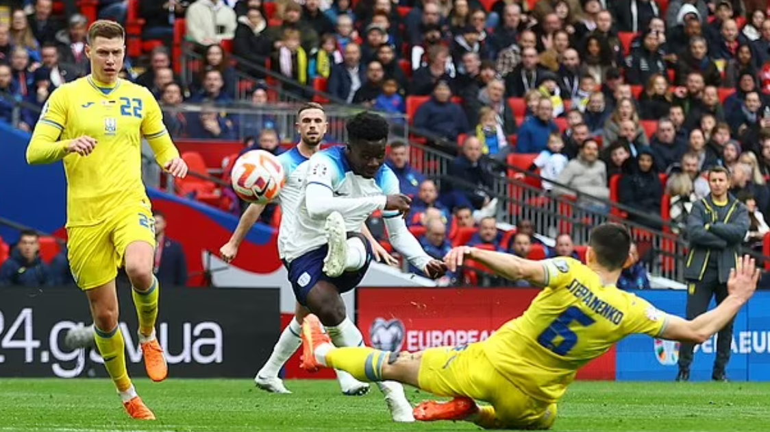 Zinchenko on Saka - Bóng Đá