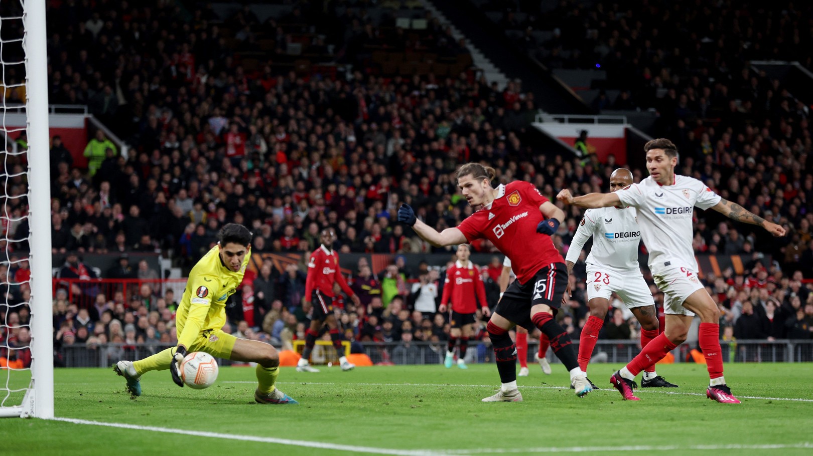 MU rơi chiến thắng trước Sevilla: Trả giá vì Erik ten Hag - Bóng Đá