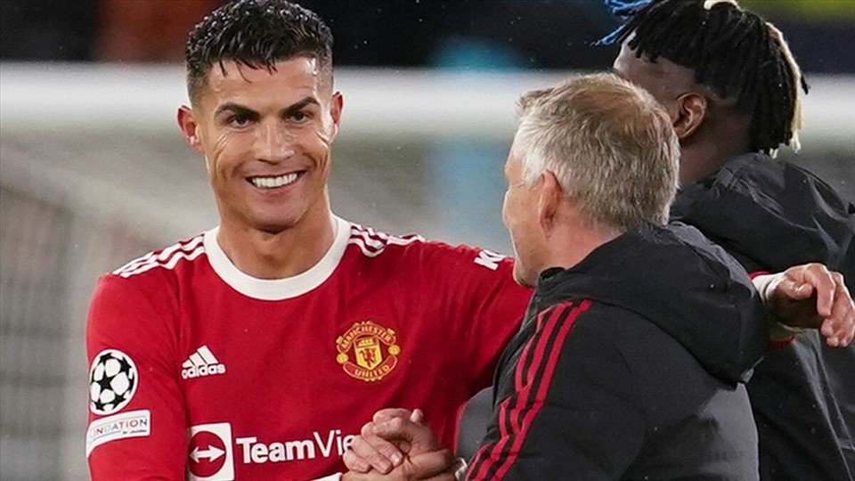 Official: Ronaldo player of the month - Bóng Đá