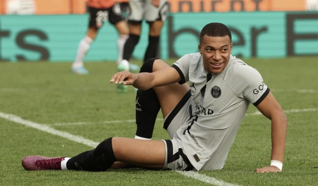 Mbappe bỏ vào đường hầm khi bị thay sớm - Bóng Đá