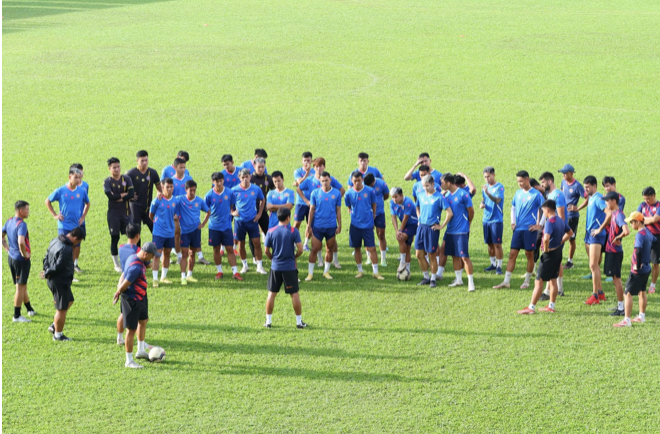 Cầu thủ Sài Gòn giảm tiền lót tay để rời đội - Bóng Đá