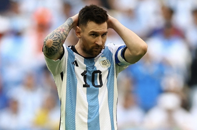 Con trai Maradona: 'So sánh bố tôi với Messi là không hiểu về bóng đá' - Bóng Đá