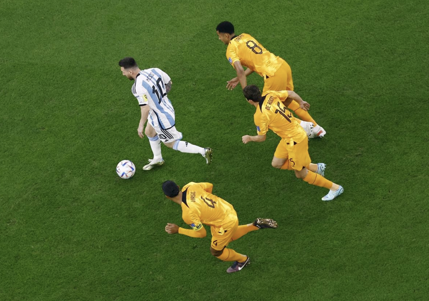 Hình ảnh khác biệt của Messi - Bóng Đá