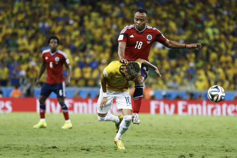 Messi bị phạm lỗi nhiều hơn Neymar và Ronaldo ở World Cup - Bóng Đá