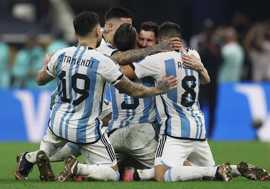 Nụ cười và nước mắt khi Messi vô địch World Cup - Bóng Đá