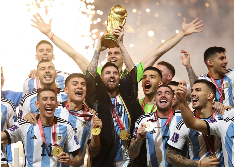 Nụ cười và nước mắt khi Messi vô địch World Cup - Bóng Đá