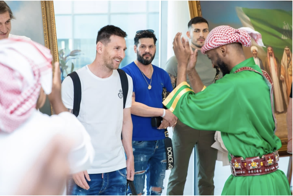 Nhiều ánh mắt dồn vào bản hợp đồng 30 triệu USD của Messi - Bóng Đá