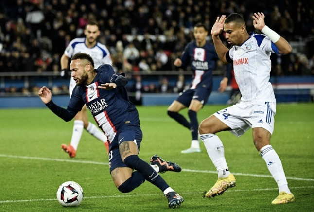 Neymar bị đuổi khỏi sân vì ăn vạ - Bóng Đá