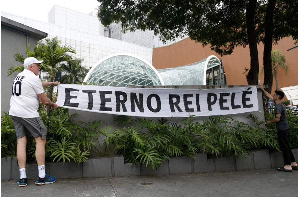 Nỗi buồn của CĐV Brazil khi Pele qua đời - Bóng Đá