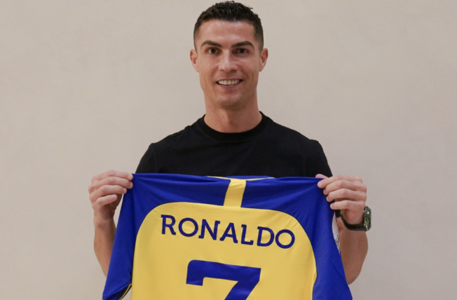 Ronaldo làm ngược với tuyên bố của mình cách đây một tháng - Bóng Đá