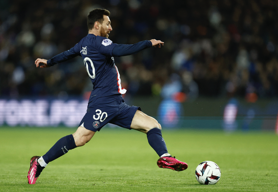 Messi mặc áo tưởng nhớ Pele - Bóng Đá
