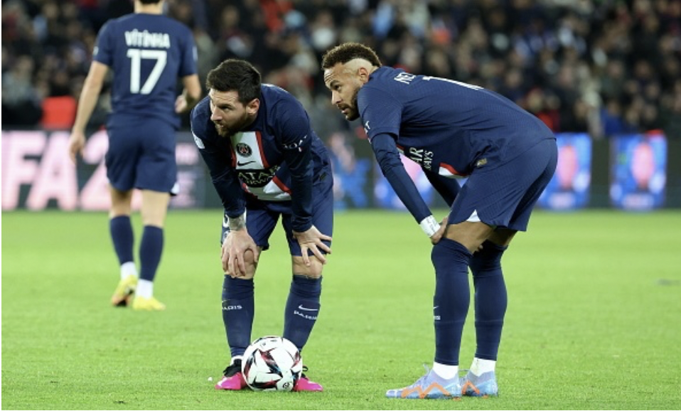 Messi mặc áo tưởng nhớ Pele - Bóng Đá