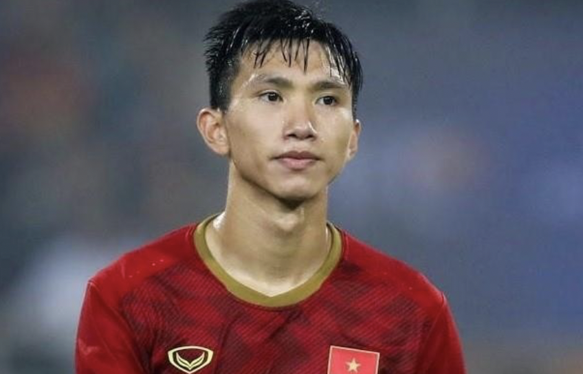 Kiểm soát Văn Hậu thế nào - Bóng Đá