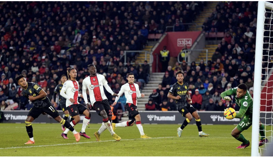 Sự cố khiến trận đấu ở Premier League bị hoãn hơn 10 phút - Bóng Đá