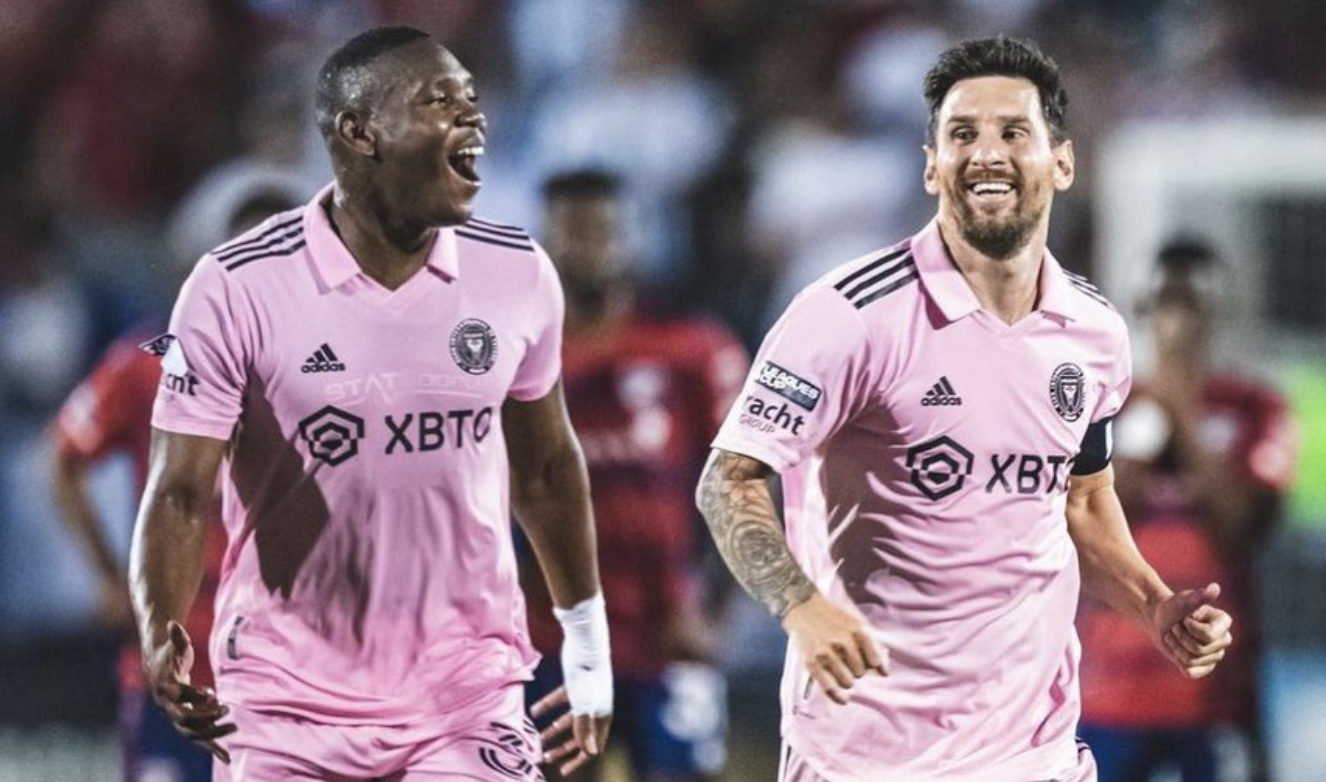 Mải ngắm Messi, sao Inter Miami quên luôn nhiệm vụ trên sân  - Bóng Đá