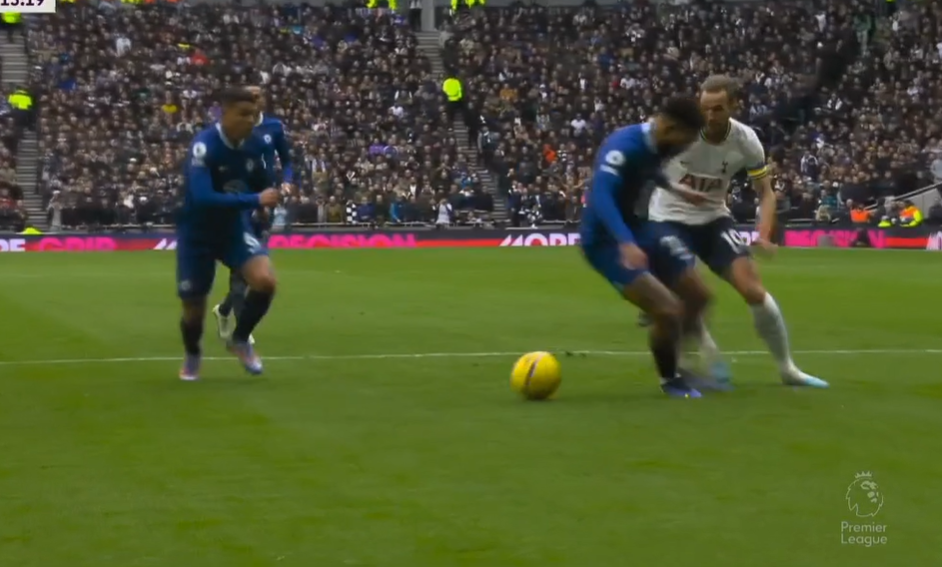 Kane nutmeg Reece James - Bóng Đá
