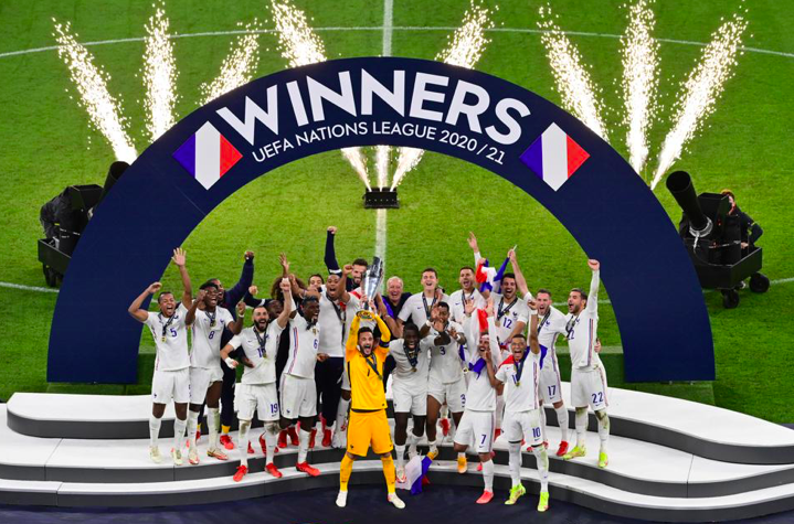 Martial cười tươi khi cùng Pháp ăn mừng danh hiệu Nations League - Bóng Đá