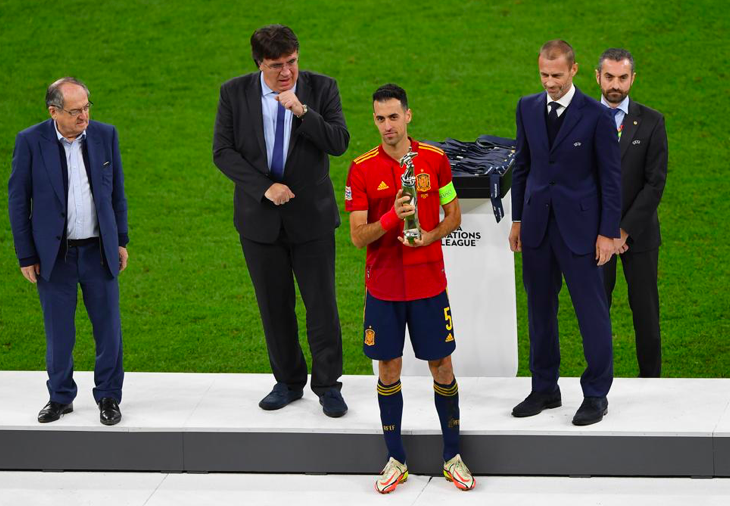 Martial cười tươi khi cùng Pháp ăn mừng danh hiệu Nations League - Bóng Đá