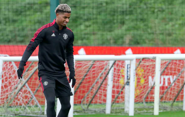 Kẻ thay thế Varane đầy rạng rỡ, De Beek lại lặng lẽ trên sân tập M.U - Bóng Đá