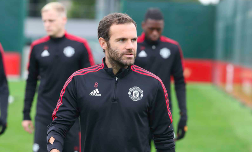 Kẻ thay thế Varane đầy rạng rỡ, De Beek lại lặng lẽ trên sân tập M.U - Bóng Đá