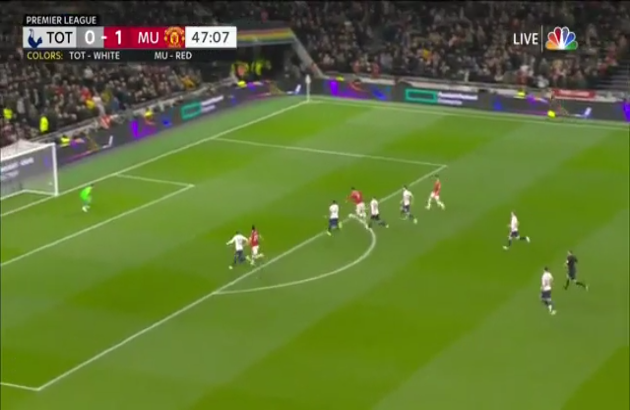 McTominay chọc khe hoàn hảo, Ronaldo nã đại bác tung lưới Tottenham - Bóng Đá