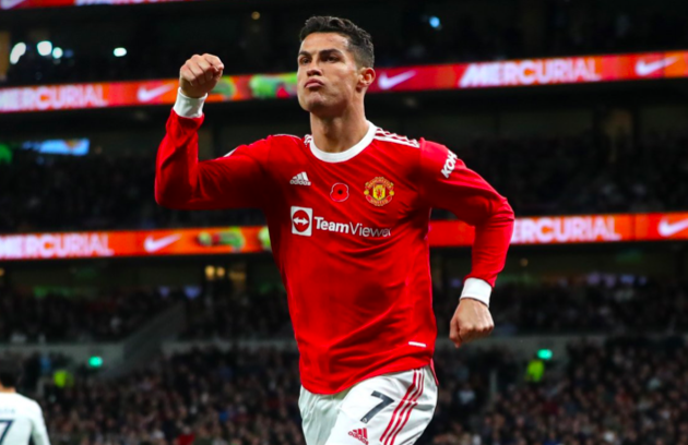 Cristiano Ronaldo is the oldest player to both score and assist a goal in a Premier League game  - Bóng Đá