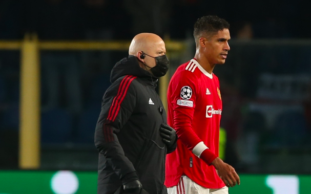 Manchester United dealt Raphael Varane injury scare ahead of Man City fixture - Bóng Đá