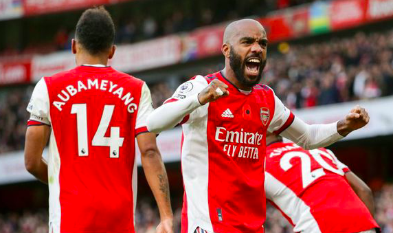 Arsenal fear repeating Mesut Ozil mistake with Lacazette as they make contract decision - Bóng Đá