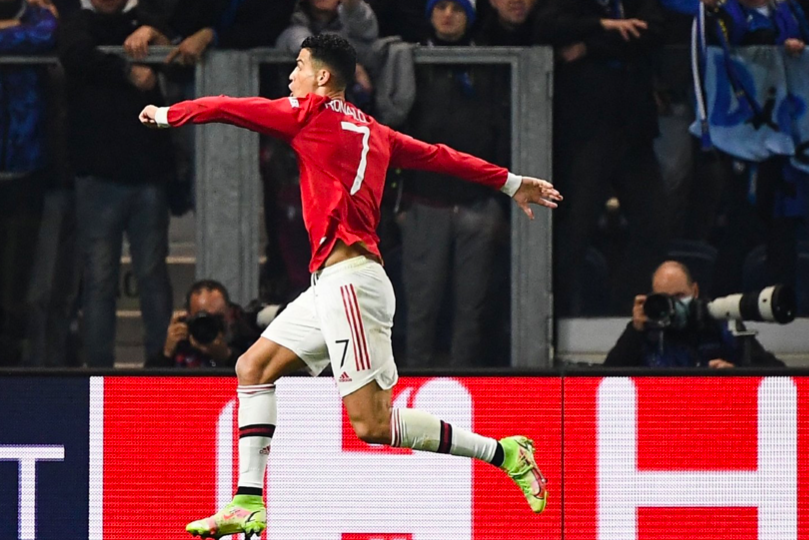 Lại nổ súng cho M.U, Ronaldo lập kỷ lục chưa từng có - Bóng Đá