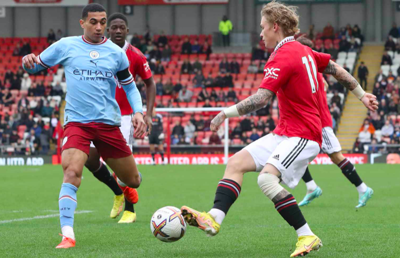 Hủy diệt M.U 6-1, sao trẻ Man City ăn mừng như Ronaldo - Bóng Đá