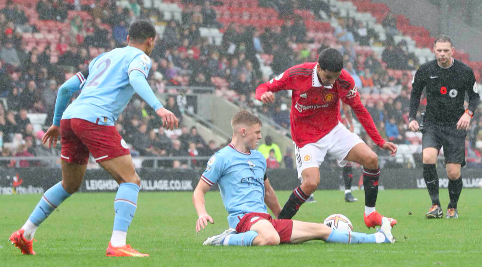Hủy diệt M.U 6-1, sao trẻ Man City ăn mừng như Ronaldo - Bóng Đá