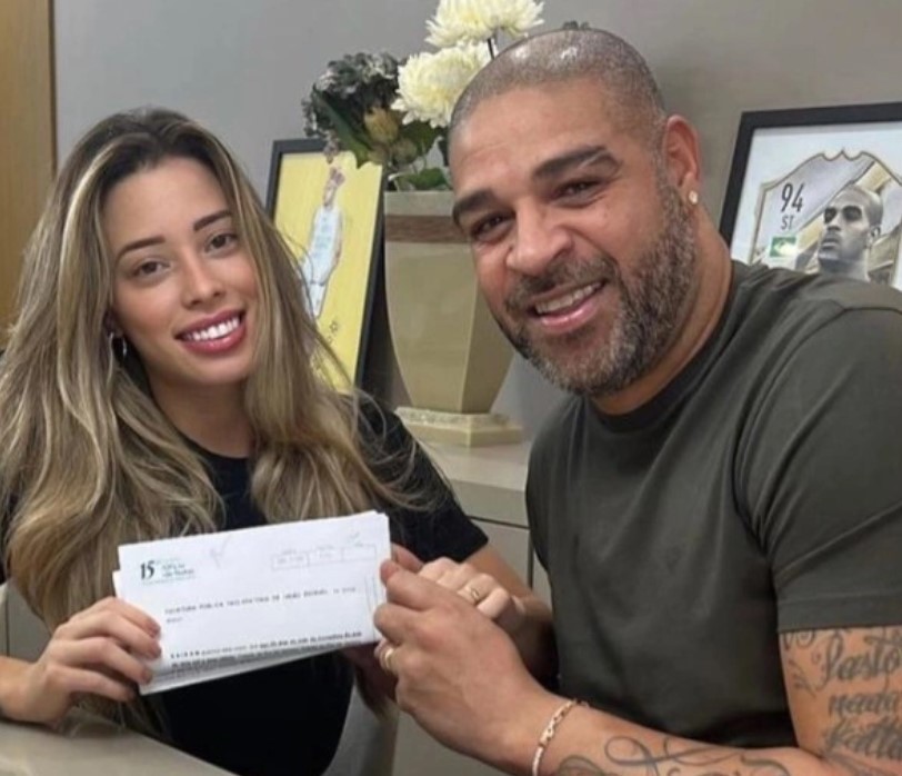 Adriano lấy vợ kém 15 tuổi - Bóng Đá