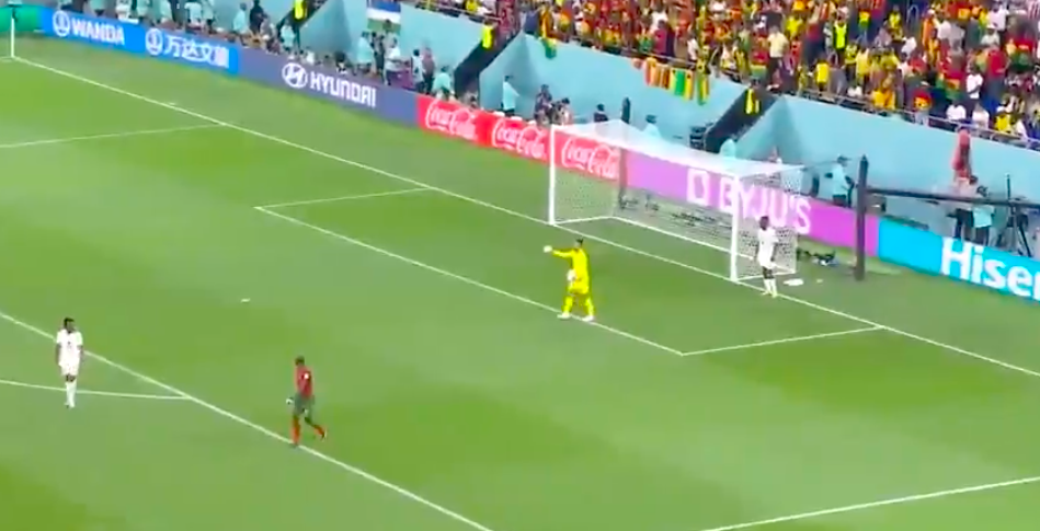 ‘He nearly died’ – Watch Cristiano Ronaldo’s heart-in-mouth reaction to Portugal keeper’s last-minute howler vs Ghana - Bóng Đá